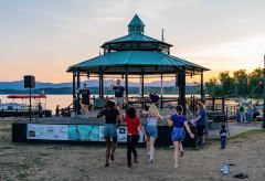 low-res-22-august-3-new-york-hudson-waterfront-wednesdays-mark-MMDG-class-DSC0659-four-youth-2-crop