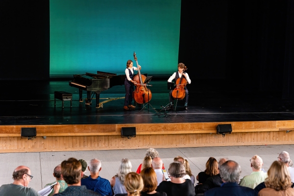 22-july-8-new-york-chatham-PS21-house-blend-III-DSC2465DO-lizzie-burns-joshua-roman-with-audience-1