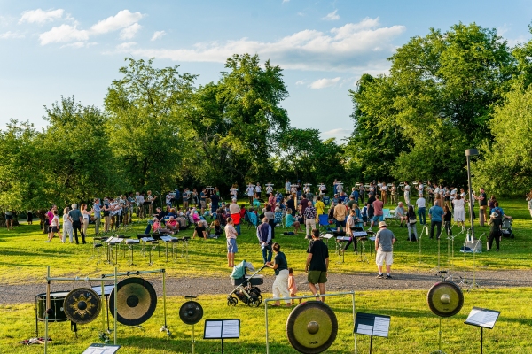 PC-PAGE-FoV22-july-25-new-york-chatham-PS21-michael-gordon-field-of-vision-DSC9355-wide-shot-with-family-in-foreground-1-copy